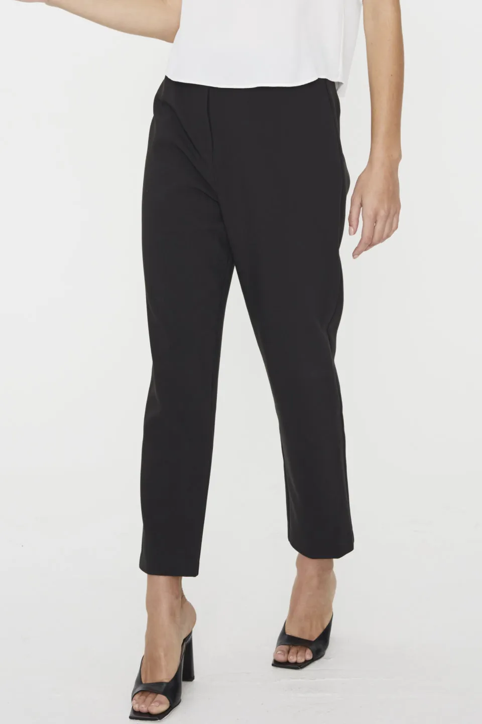 Naomi Tapered Classic Black Pant