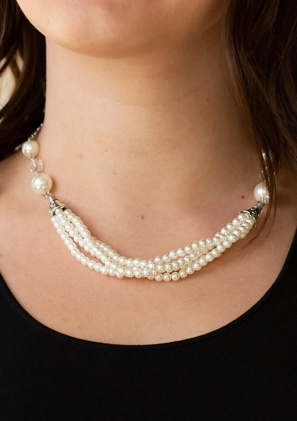 One-WOMAN Show White Necklace Set