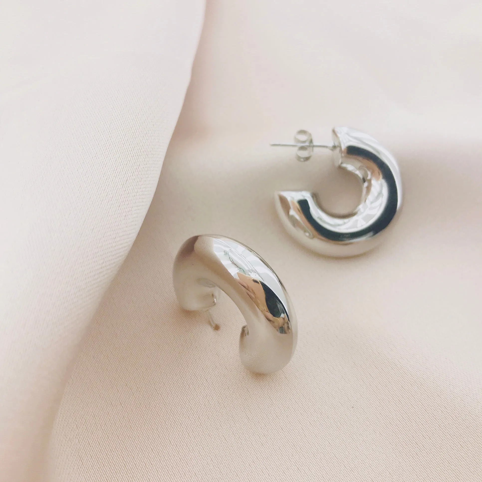 Women's Fashion Hollow Hoop Earring